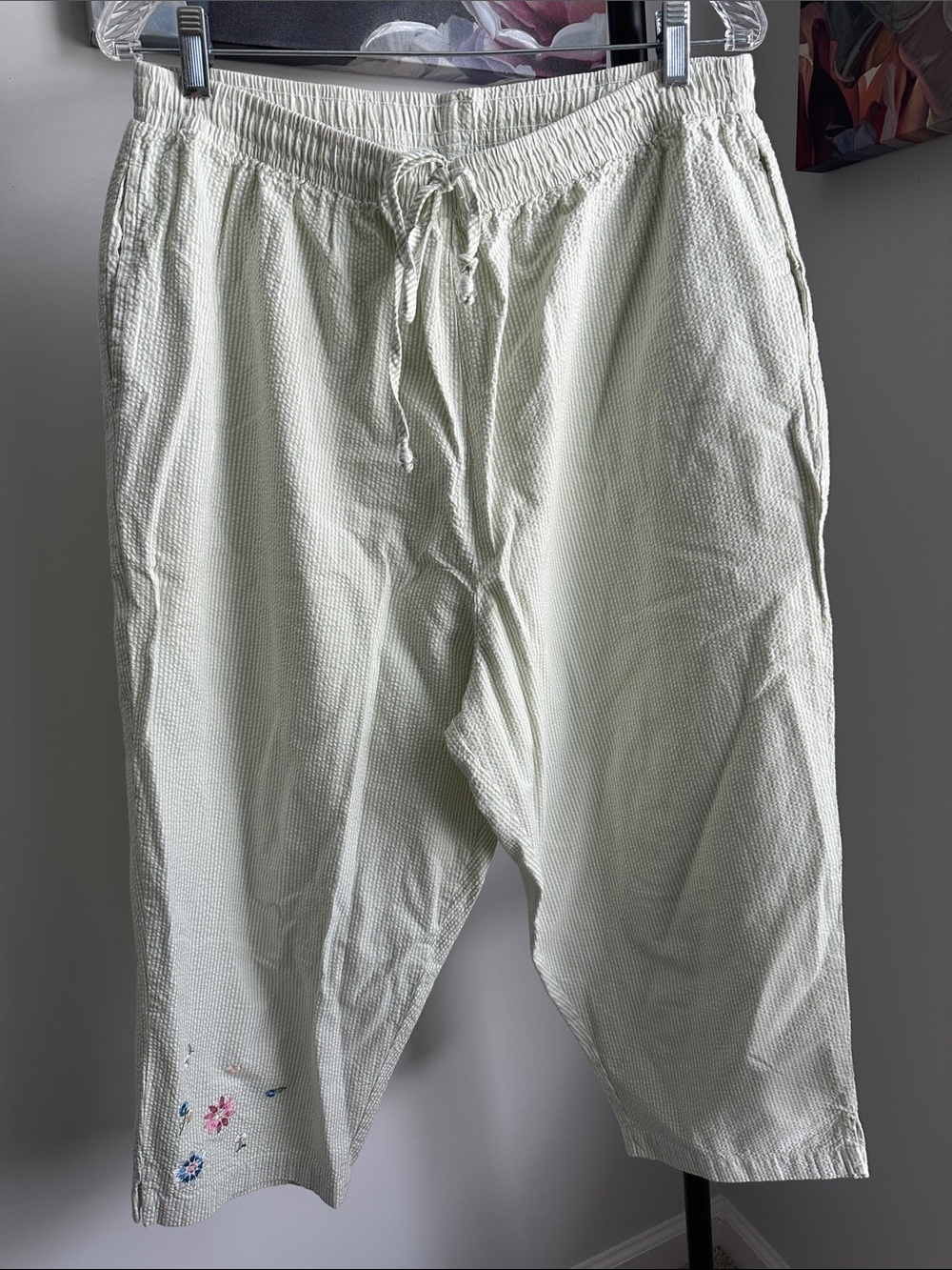 Capacity Vintage Capri Pants with Drawstring Waist and Subtle Embroidery